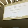 Foto dello schermo con titolo dell'evento