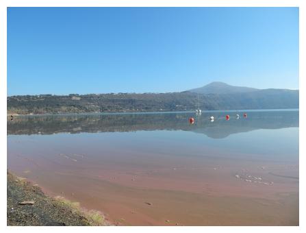 Fioritura di cianobatteri sul lago di Albano (Lazio)
