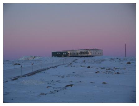 Thule High Arctic Atmospheric Observatory (THAAO) situato presso la Thule Air Base (76.5°N, 68.8°W).