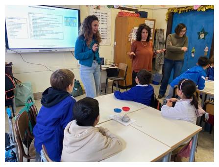 M. Costanzo e L. Di Gregorio durante l'attività a scuola M. Costanzo e L. Di Gregorio durante l'attività a scuola