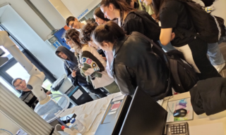 I ragazzi durante le attività nei laboratori ENEA