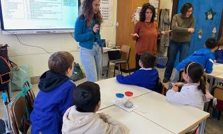 M. Costanzo e L. Di Gregorio durante l'attività a scuola