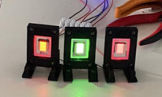 Sorgenti luminose organiche OLED a diverse lunghezze d'onda di emissione